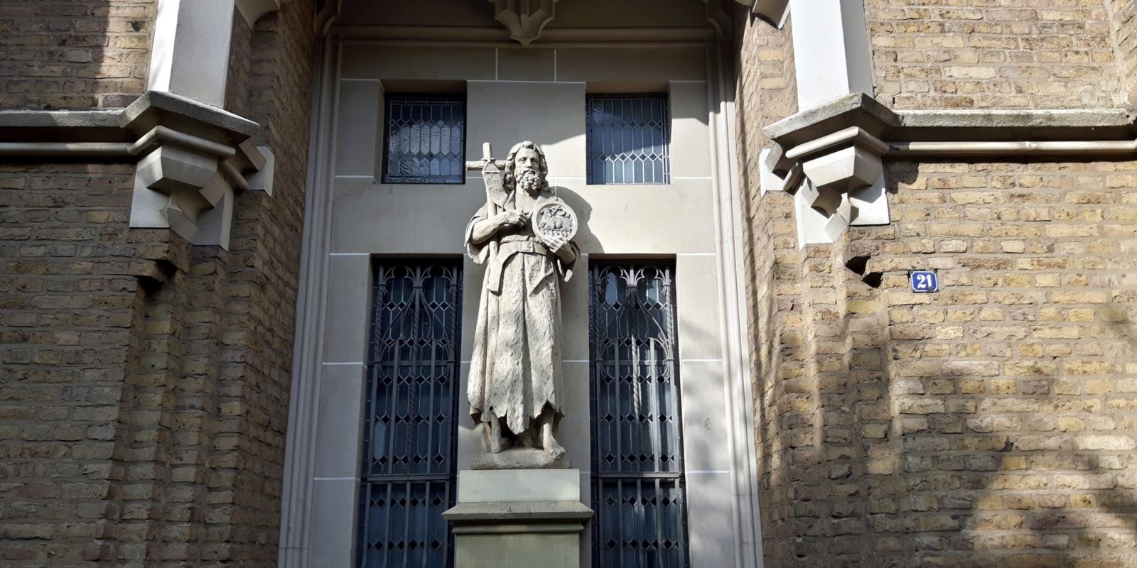 Statue Johannes der Täufer mit Osterlamm Pfarrverband Bonn-Süd Ex-Bild-DB-ID: 25476